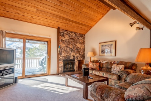 Mukava Elkhornin huoneisto pois golfkentältä, takka ja dollari Mt. Luettu