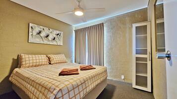 3 bedrooms, WiFi, bed sheets