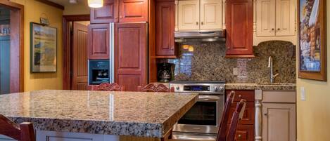 Microondas, horno, parrilla de estufa y lavavajillas