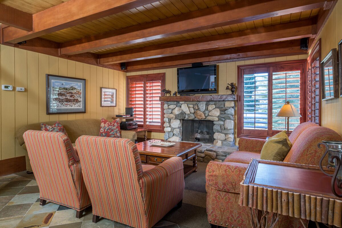 Fall Season Availability! Charming Sun Valley Condo with WIFI and Mountain Views
