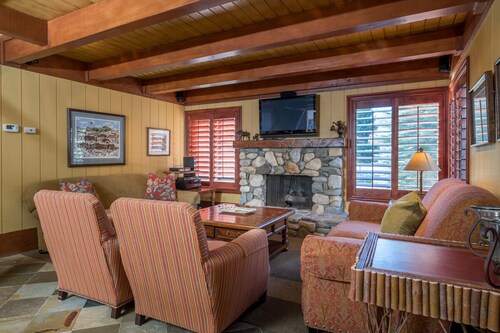 Charming Condo with WIFI and Mtn Views