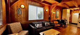 Waterfront Timber-Frame Cottage!