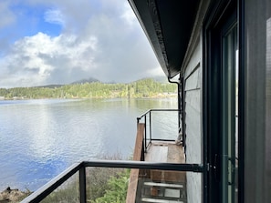 Property grounds - Waterfront Private Room with Hot Tub & Firepit (Ucluelet)