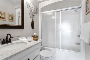 Combined shower/bathtub, towels, soap, shampoo