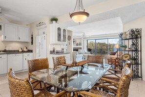 Interior - Water's Edge 22-2B Beautiful 3 Bedroom Waterfront Condo with Exquisite View! (Lake Ozark)