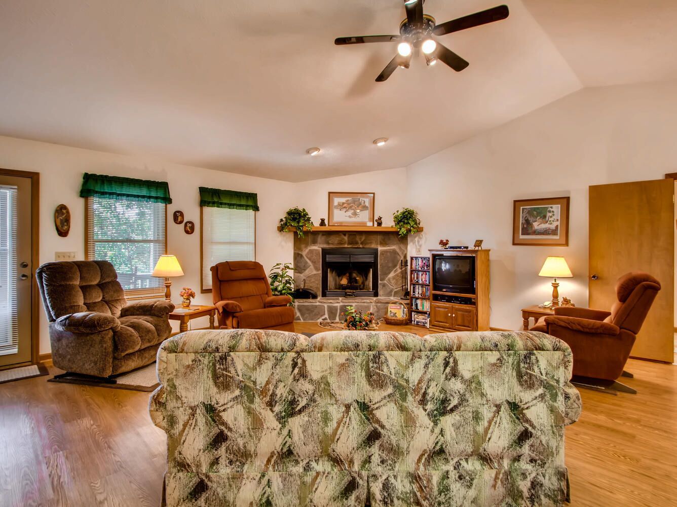 Great Escapes cabin gives all the comforts of home and is pet friendly,