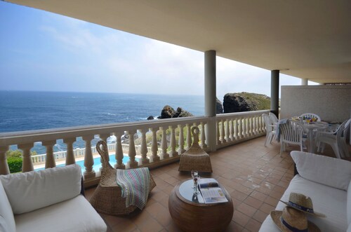Holiday rental apartment with swimming pool in Begur, Aiguafreda