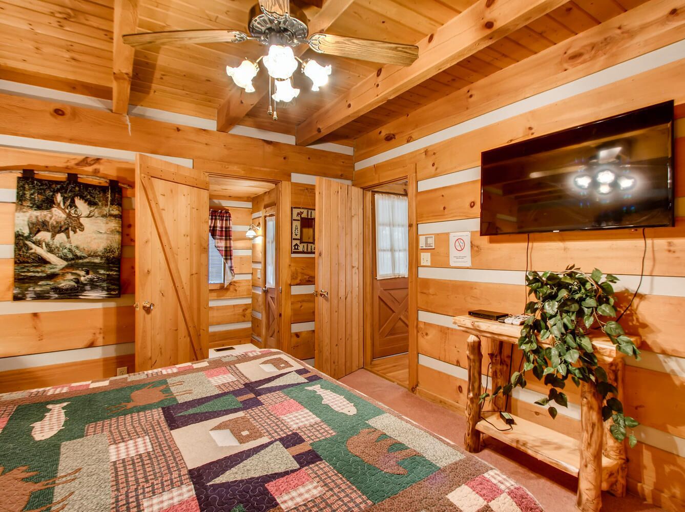 Moose Tracks, enchanting cabin in the Smoky Mountain is private and relaxing.
