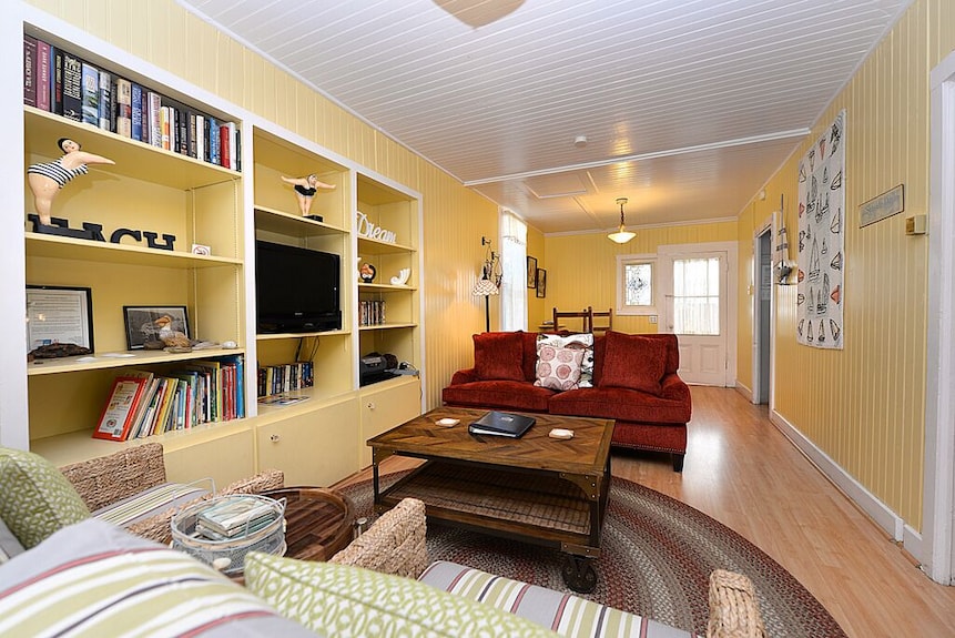 330s: Charming Catalina Cottage, Large Porch, 2.5 Blocks To Beach - 330 Sumner A - Avalon, CA
