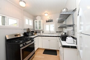Fridge, microwave, oven, stovetop - 330S: Charming Catalina Cottage, Large Porch, 2.5 Blocks to Beach - 330 Sumner A (Avalon)