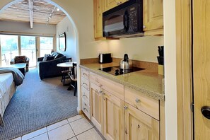 Fridge, microwave, stovetop, coffee/tea maker - 🌲Timberline 217 Studio Deluxe ~ Hot Tub~Pool~WiFi~Ski-in/out~Local Shuttle🌲 (Snowmass Village)