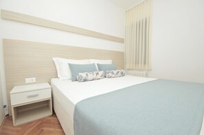 1 chambre, coffres-forts dans les chambres, fer et planche à repasser