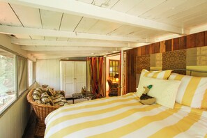 2 bedrooms, WiFi - Relaxing Getaway in a Treehouse (Guerneville)