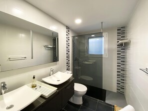 Bathroom - Holiday rental apartment with swimming pool in Begur, Aiguablava (Begur)