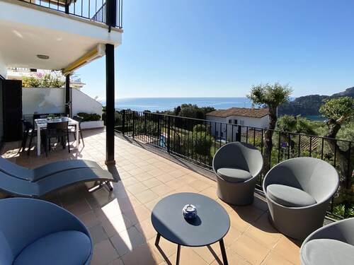 Holiday rental apartment with swimming pool in Begur, Aiguablava