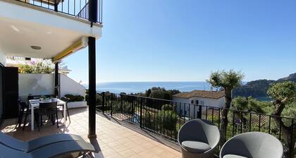 Holiday rental apartment with swimming pool in Begur, Aiguablava
