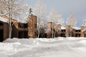 Exterior - Warm Park City 2BR+Loft-Sleeps 7-Gas Fireplace-Walk to Park City Resort (Park City)