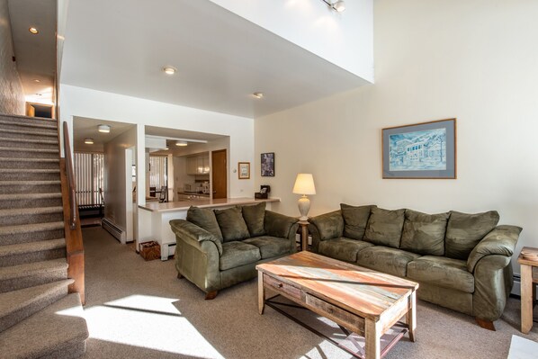 Smart TV, fireplace - Warm Park City 2BR+Loft-Sleeps 7-Gas Fireplace-Walk to Park City Resort (Park City)