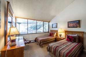 3 bedrooms, in-room safe, iron/ironing board, free WiFi - Warm Park City 2BR+Loft-Sleeps 7-Gas Fireplace-Walk to Park City Resort (Park City)