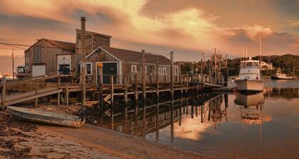 Chatham Beach Chic 5 Star 5 Min Walk to Beach-Newly Renovated Private Retreat AC