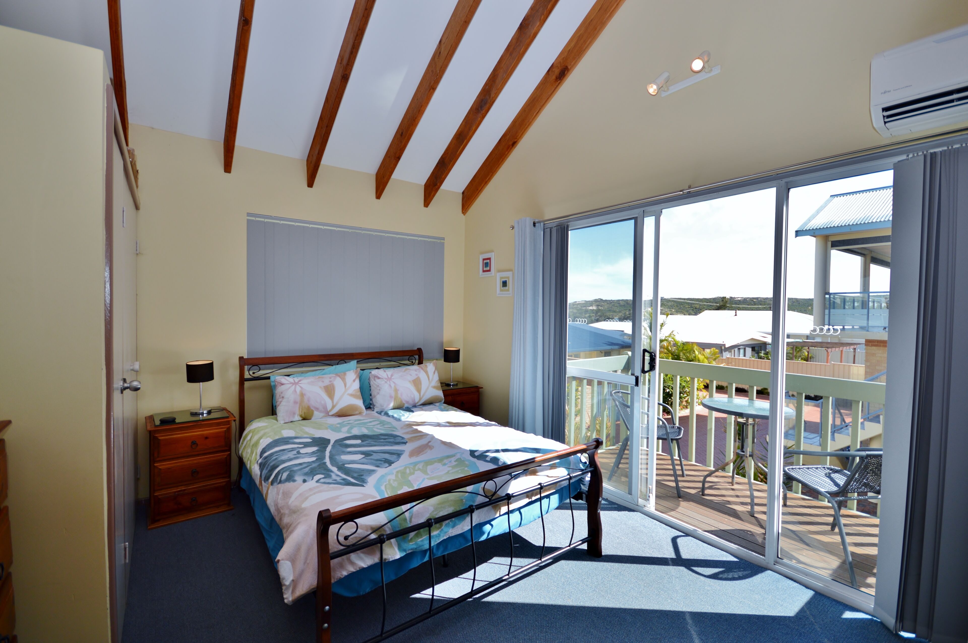 3 bedrooms, bed sheets