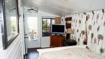 3 bedrooms, iron/ironing board, travel cot, free WiFi