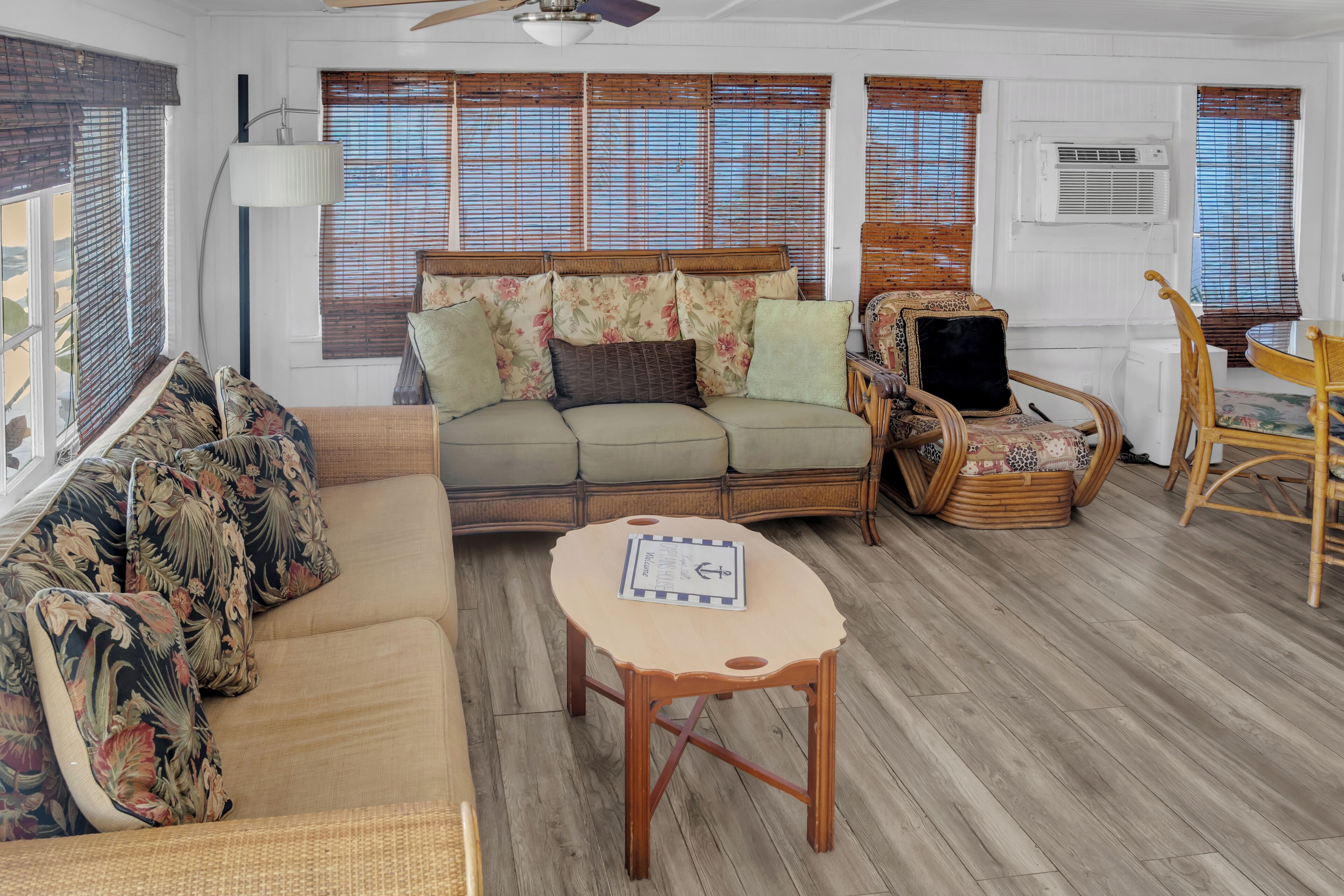 Smart-TV, DVD-spiller og stereoanlegg