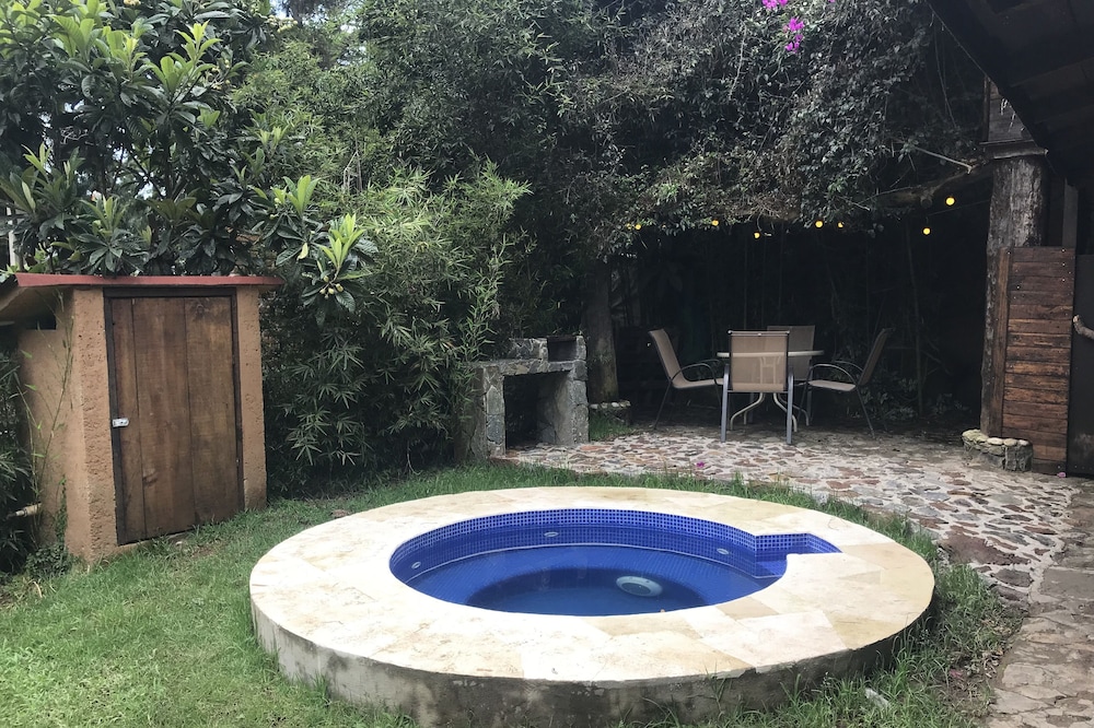 Cabana with Jacuzzi next to the Montealto Ecological Reserve