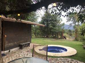 Outdoor spa tub - Cabana with Jacuzzi next to the Montealto Ecological Reserve (Valle de Bravo)