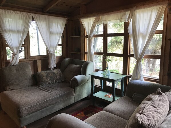 TV - Cabana with Jacuzzi next to the Montealto Ecological Reserve (Valle de Bravo)