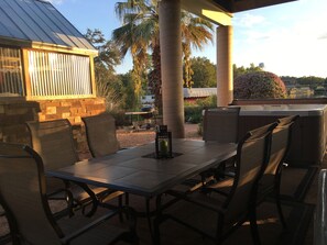 屋外ダイニングエリア