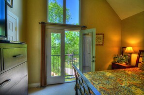 3 室のベッドルーム、アイロン / アイロン台、WiFi (無料)、ベッドシーツ