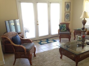 Smart TV, DVD player, books, stereo