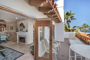 Outdoor dining - H892: Well-appointed Villa,4 Steps,Breathtaking Ocean Views,Fireplace,Golf Cart (Avalon)