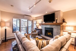 Smart TV, fireplace, stereo
