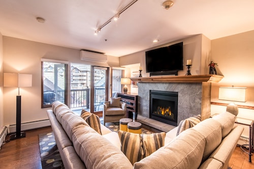 Paras sijainti! BC Village, Portaat hiihtokouluun, Hissit, Kaupat, Päivitetty, Kirkas