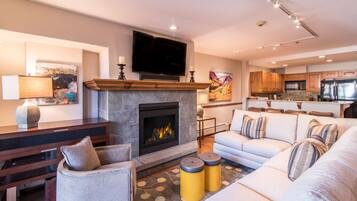 Smart TV, fireplace, stereo
