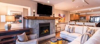 CRBC-Best location! Ski In/Out, Steps to Ski School, Shops, Restaurants, Updated