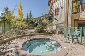 Pool - Ski in/Ski out condo w/great views. Overlooking the slopes. Access to hot tub (Winter Park)