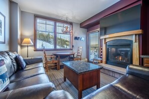 TV, fireplace, DVD player - Ski in/Ski out condo w/great views. Overlooking the slopes. Access to hot tub (Winter Park)