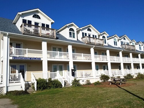 Lighthouse Villas 10: Centrally located condo in Ocracoke