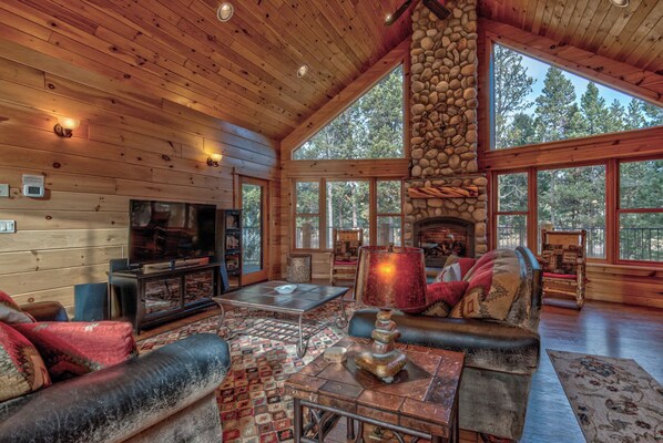 TV, fireplace, stereo