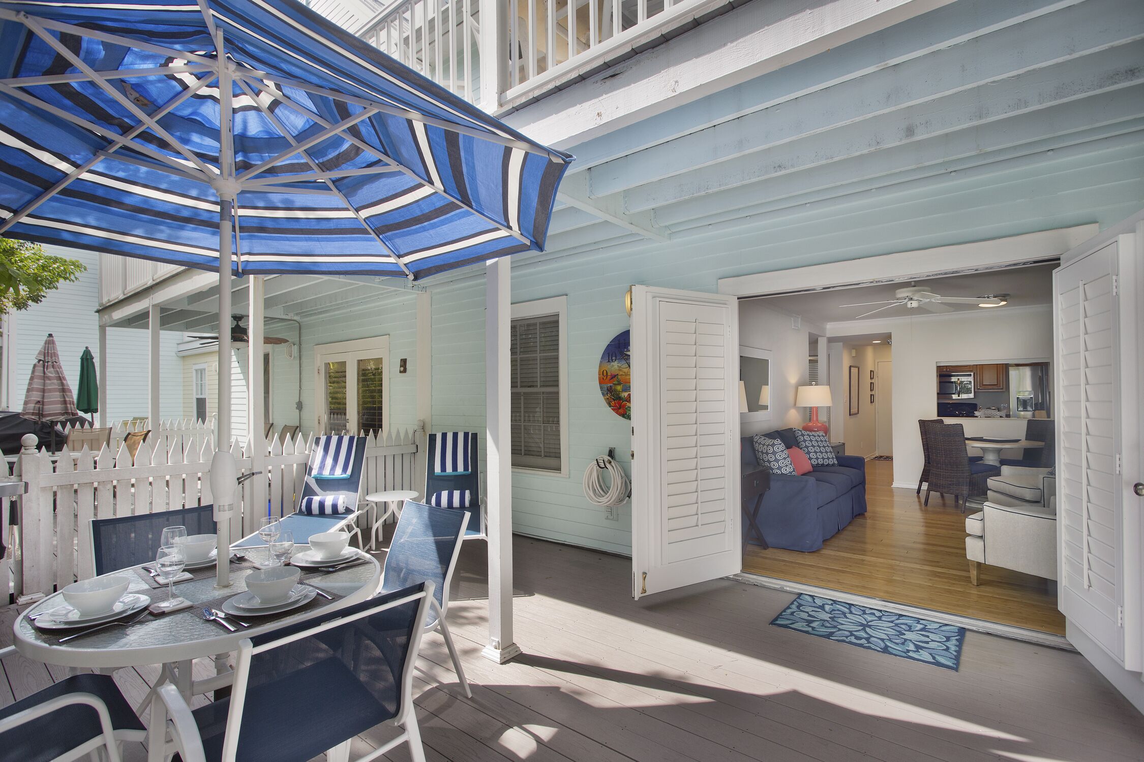 ~ SEAS THE DAY ~ Nestled in a gated community by Fort Zachary Taylor beach!