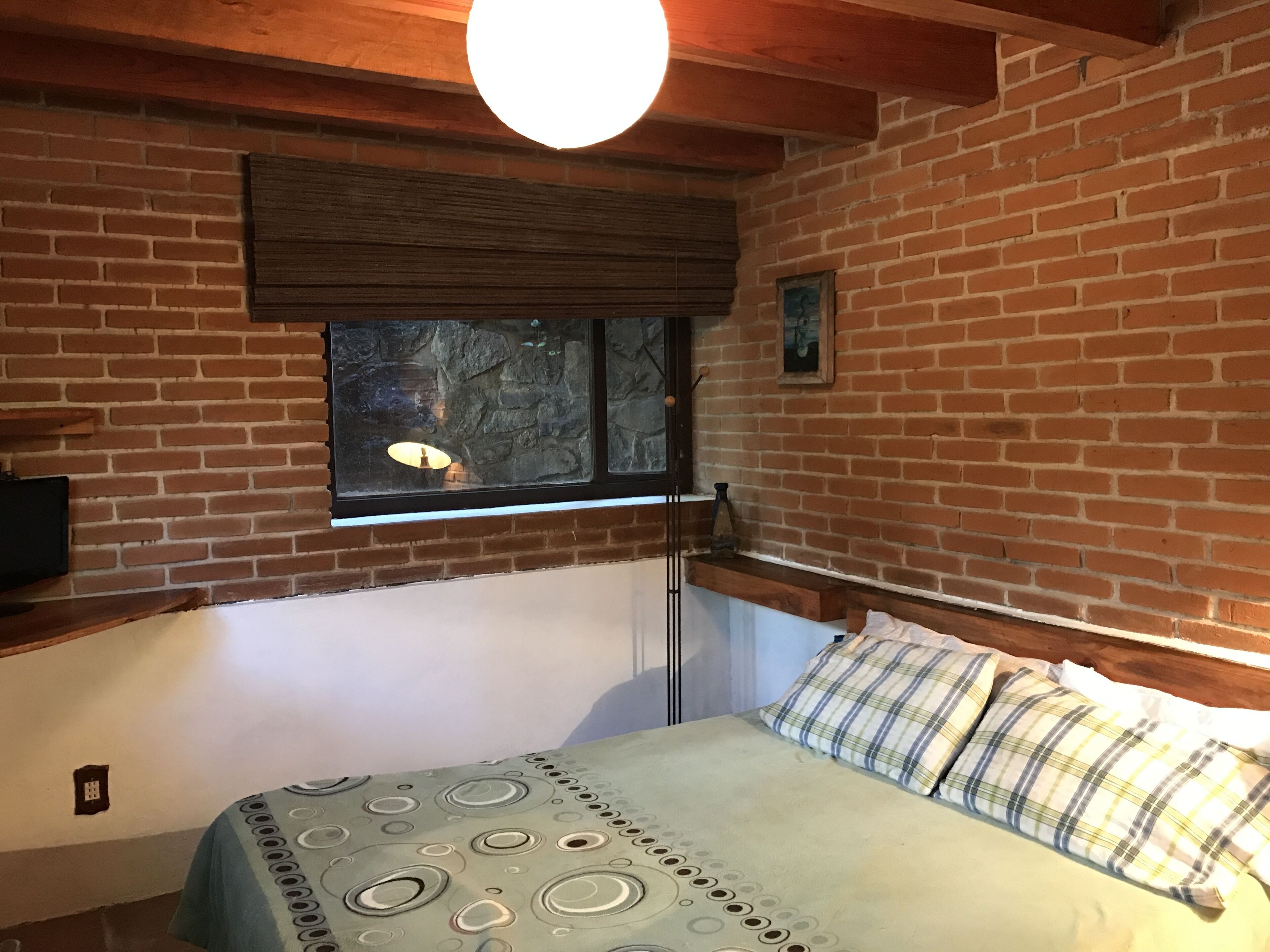 House overlooking the lake, jacuzzi and stream