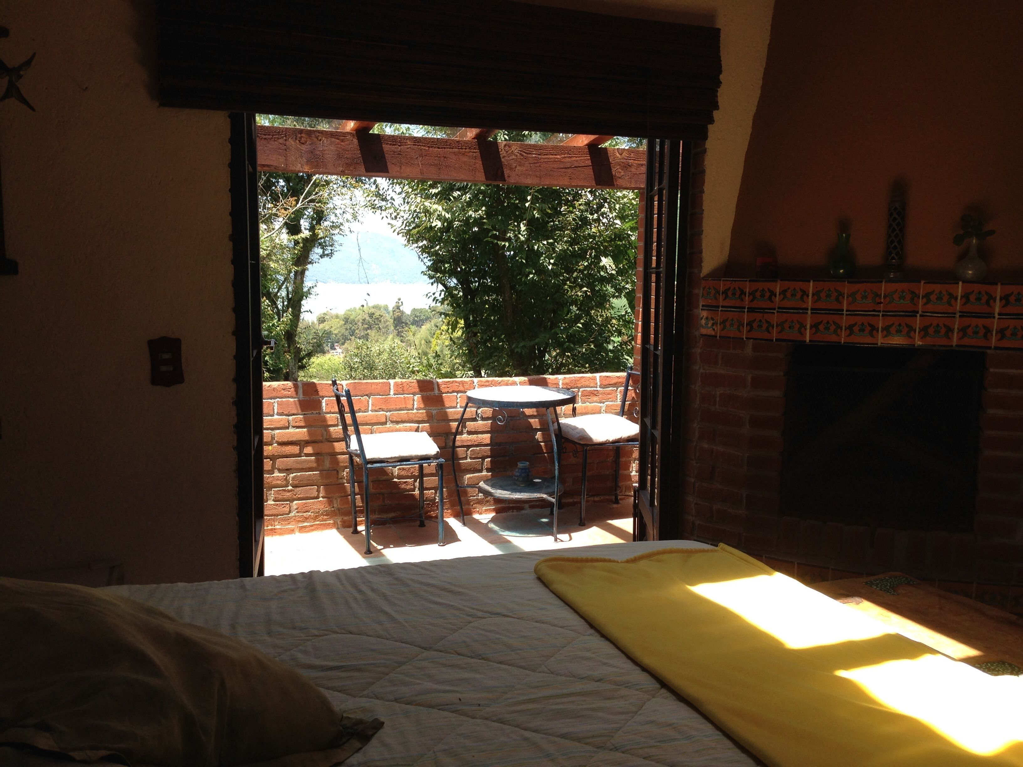 House overlooking the lake, jacuzzi and stream