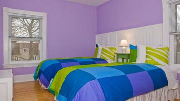 4 bedrooms, iron/ironing board, free WiFi, bed sheets