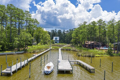 Dragon's Island - Waterfront with pool and dock
