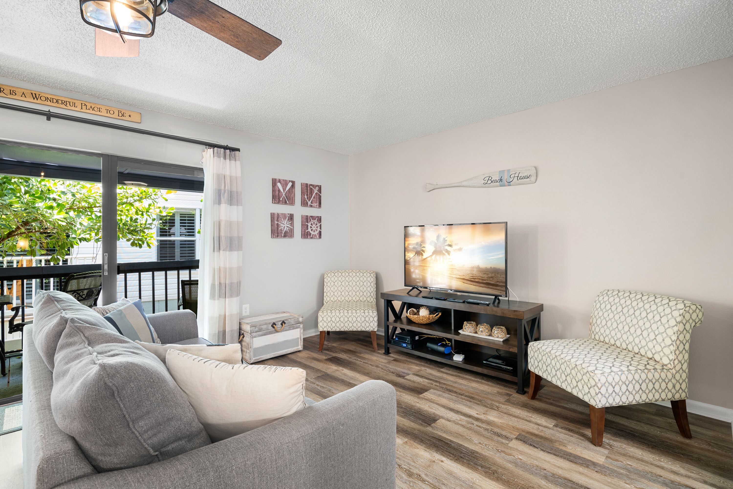 Seashell 19 | Pool Access, Walk to Beach!