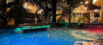 100 Steps to Beach.  Pets Ok, Real Beach House, Daily Rentals