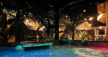 100 Steps to Beach. Pets Ok, Real Beach House, Daily Rentals